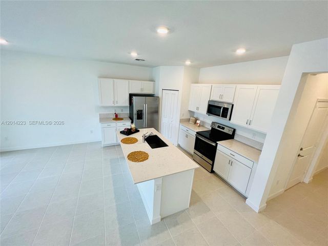 6923 Harbours Edge Ave, Lake Worth, FL 33467