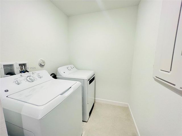 6923 Harbours Edge Ave, Lake Worth, FL 33467