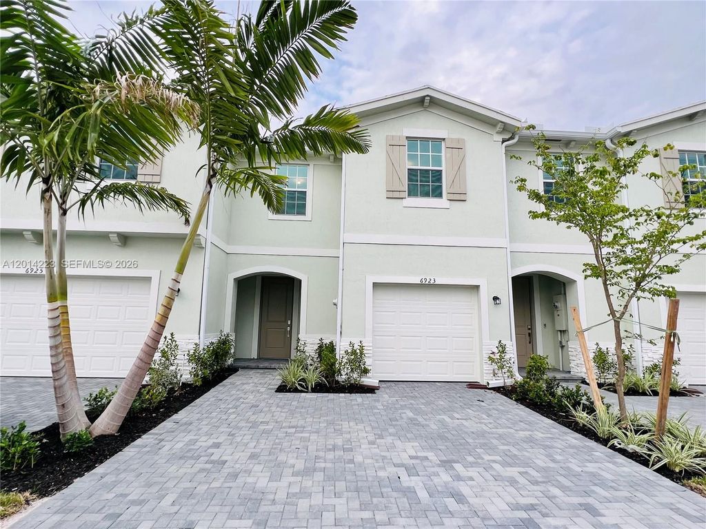 6923 Harbours Edge Ave, Lake Worth, FL 33467