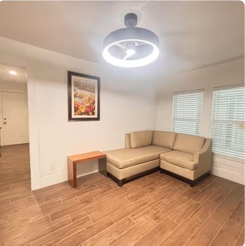 7427 Avenue H 1, Houston, TX 77011