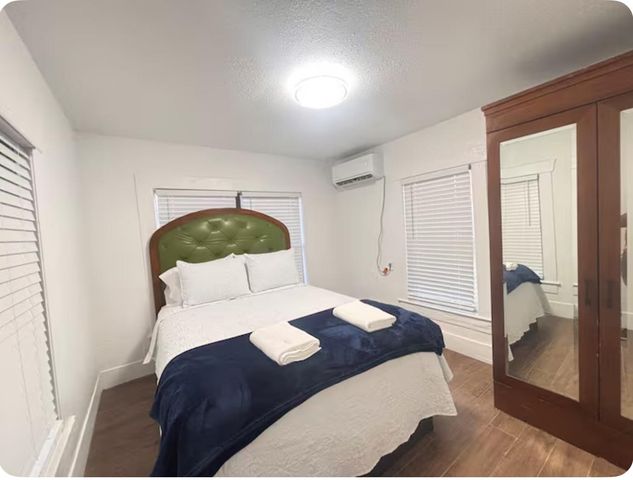 7427 Avenue H 1, Houston, TX 77011