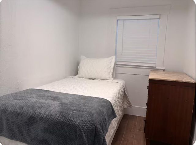 7427 Avenue H 1, Houston, TX 77011