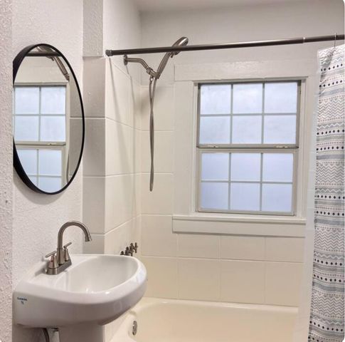 7427 Avenue H 1, Houston, TX 77011