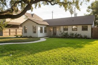 2501 Briarhurst Drive, Houston, TX 77057
