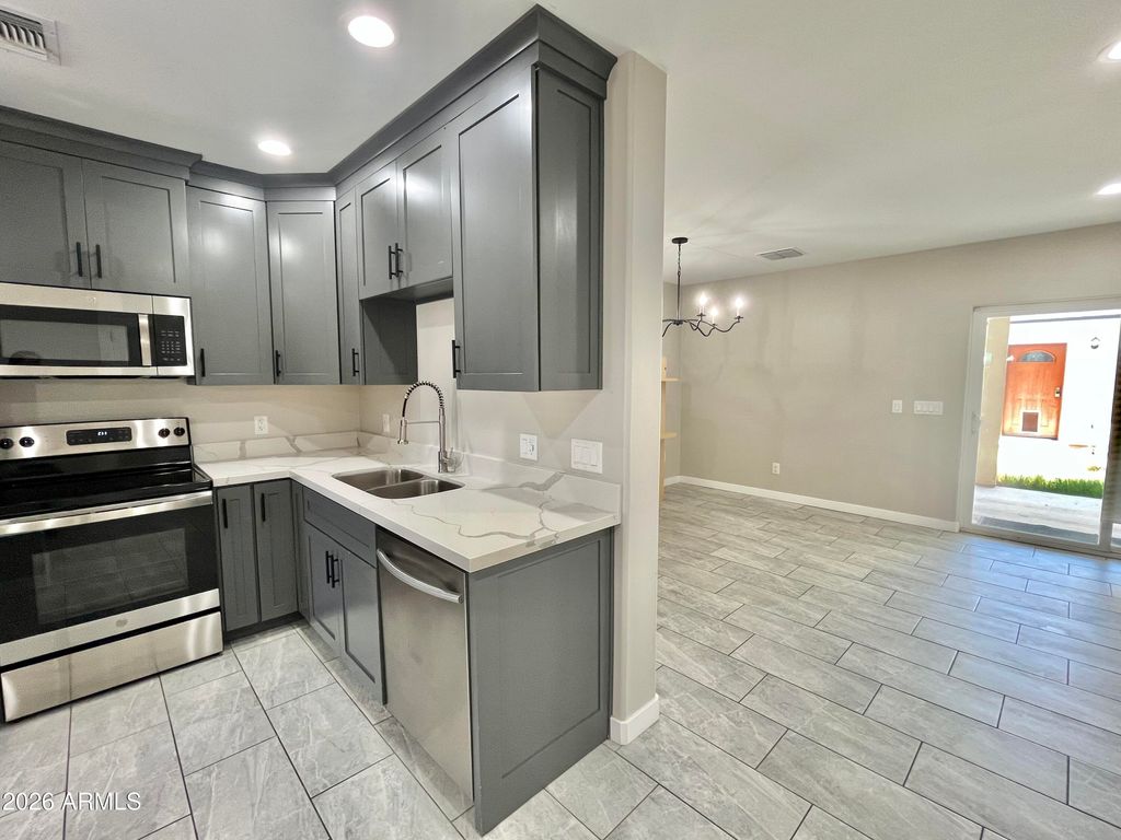 5211 N 8TH Place, Phoenix, AZ 85014 — photo 5