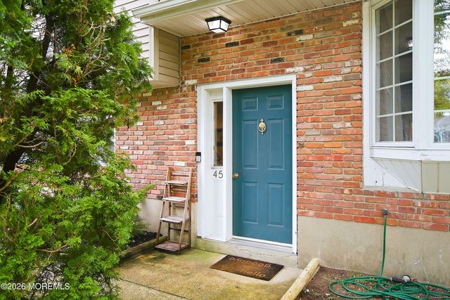 45 Oak Terrace, Howell, NJ 07731