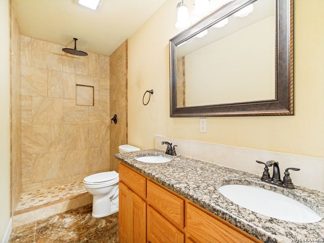 1117 Running Buck Ln, Fredericksburg, TX 78624
