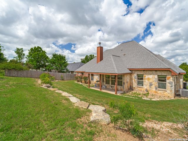 1117 Running Buck Ln, Fredericksburg, TX 78624