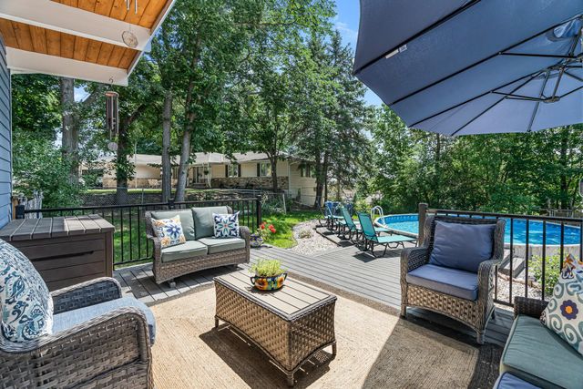 10727 Braewood Circle, Bloomington, MN 55437