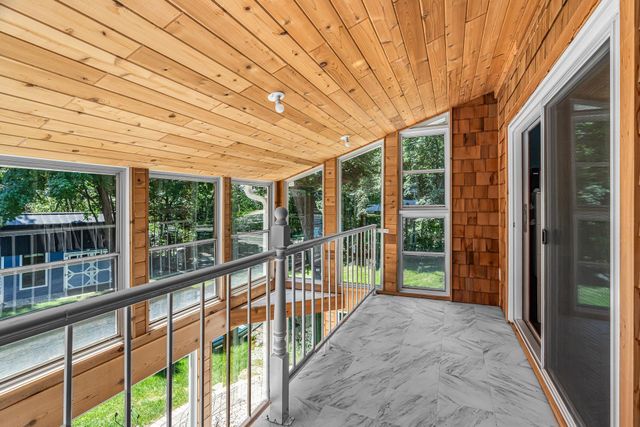 10727 Braewood Circle, Bloomington, MN 55437