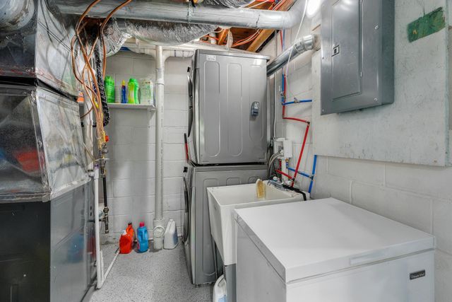 10727 Braewood Circle, Bloomington, MN 55437