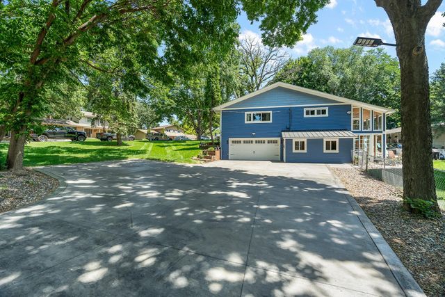 10727 Braewood Circle, Bloomington, MN 55437