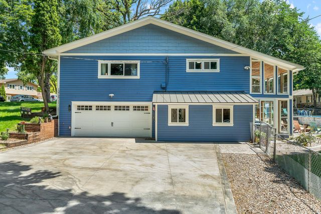 10727 Braewood Circle, Bloomington, MN 55437