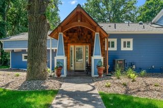 10727 Braewood Circle, Bloomington, MN 55437