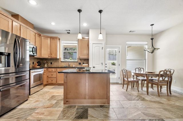 1058 Daviot DR, Spicewood, TX 78669