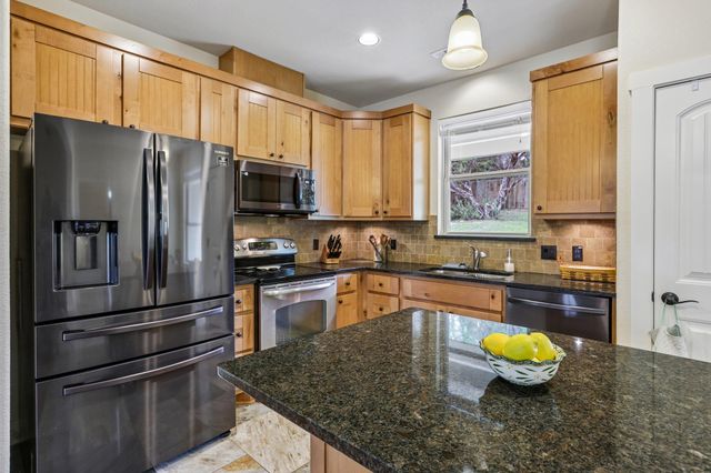1058 Daviot DR, Spicewood, TX 78669