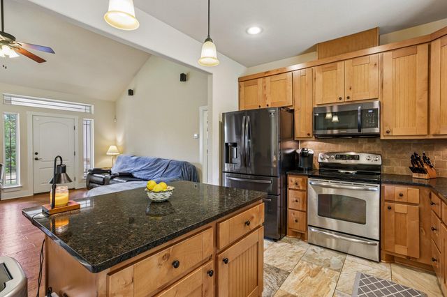 1058 Daviot DR, Spicewood, TX 78669