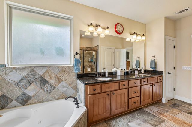 1058 Daviot DR, Spicewood, TX 78669