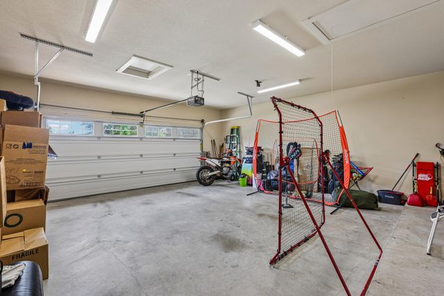 1058 Daviot DR, Spicewood, TX 78669