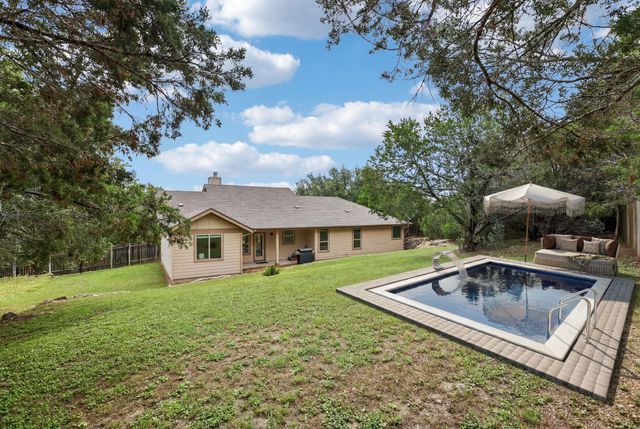 1058 Daviot DR, Spicewood, TX 78669