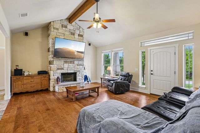1058 Daviot DR, Spicewood, TX 78669