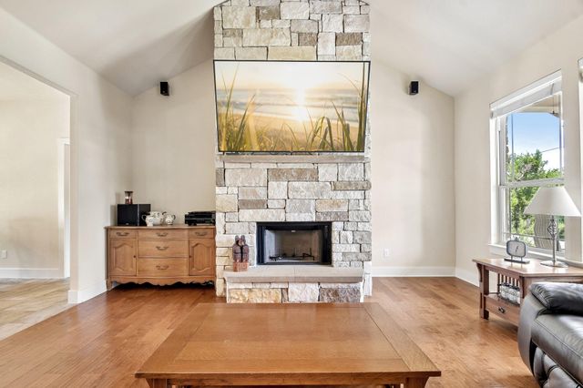 1058 Daviot DR, Spicewood, TX 78669