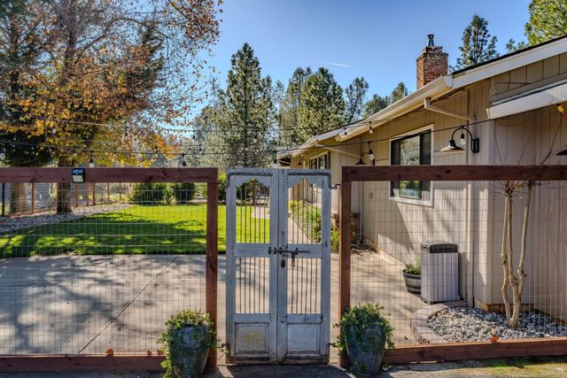 10376 Tabeaud Rd, Pine Grove, CA 95665