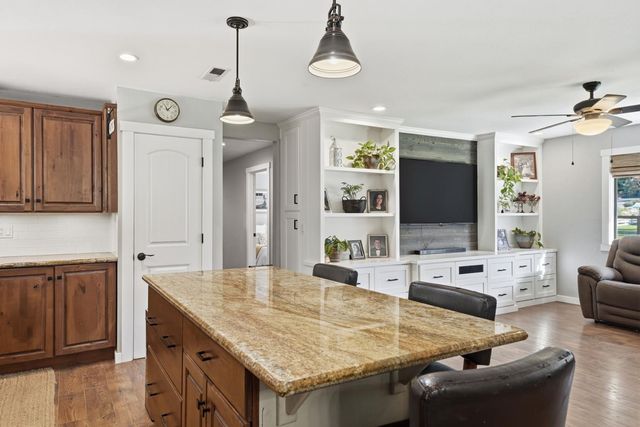 10376 Tabeaud Rd, Pine Grove, CA 95665