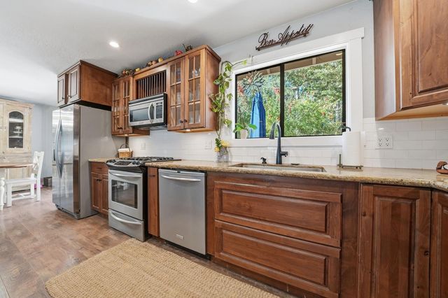 10376 Tabeaud Rd, Pine Grove, CA 95665