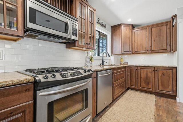 10376 Tabeaud Rd, Pine Grove, CA 95665