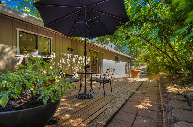 10376 Tabeaud Rd, Pine Grove, CA 95665