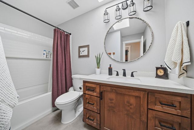 10376 Tabeaud Rd, Pine Grove, CA 95665