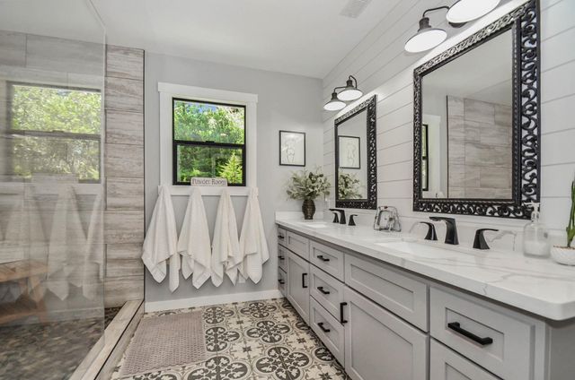 10376 Tabeaud Rd, Pine Grove, CA 95665