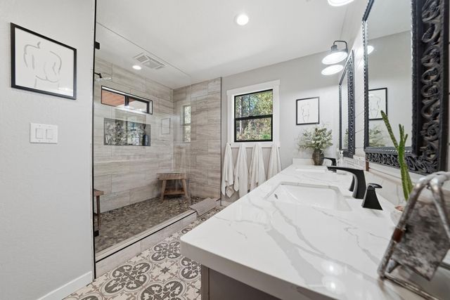 10376 Tabeaud Rd, Pine Grove, CA 95665