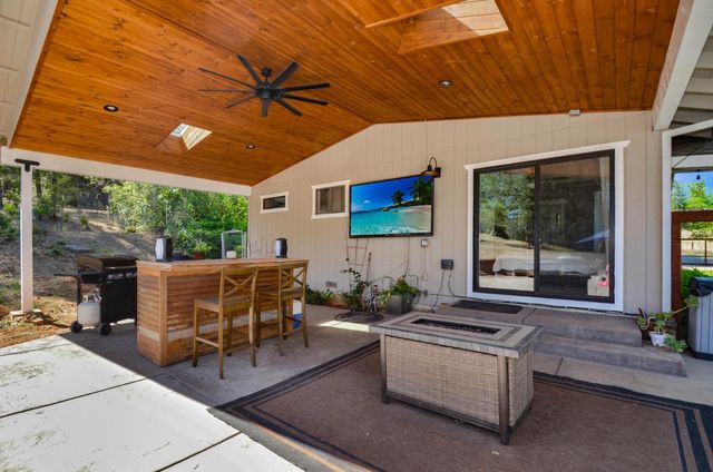 10376 Tabeaud Rd, Pine Grove, CA 95665