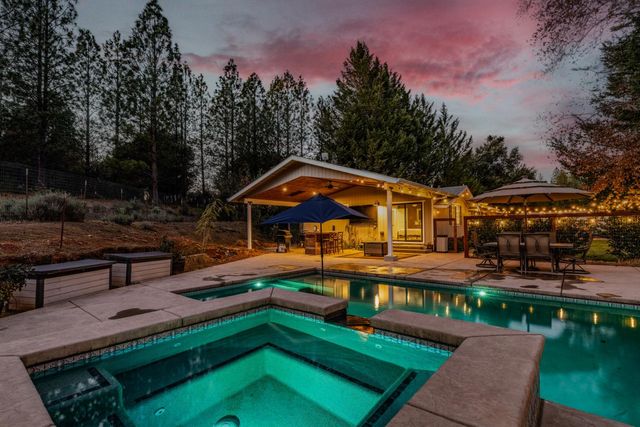 10376 Tabeaud Rd, Pine Grove, CA 95665