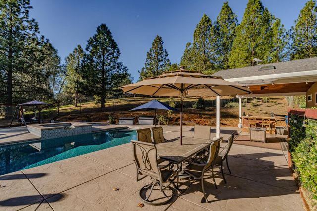 10376 Tabeaud Rd, Pine Grove, CA 95665