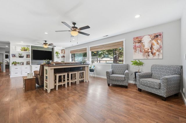 10376 Tabeaud Rd, Pine Grove, CA 95665