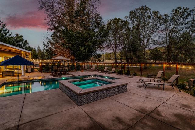 10376 Tabeaud Rd, Pine Grove, CA 95665