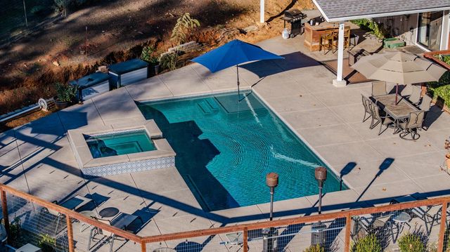 10376 Tabeaud Rd, Pine Grove, CA 95665