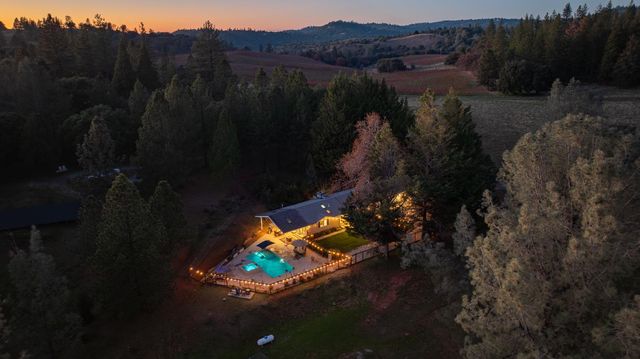 10376 Tabeaud Rd, Pine Grove, CA 95665