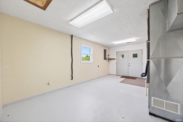 2082 W State Rd 54, Bloomfield, IN 47424