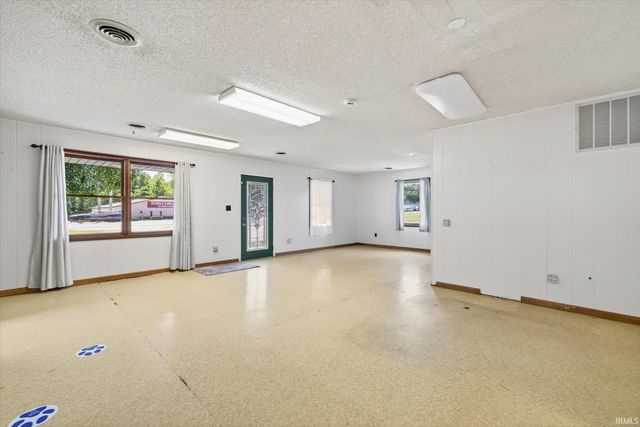 2082 W State Rd 54, Bloomfield, IN 47424