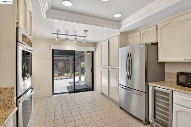 2266 Shoshone Cir, Danville, CA 94526