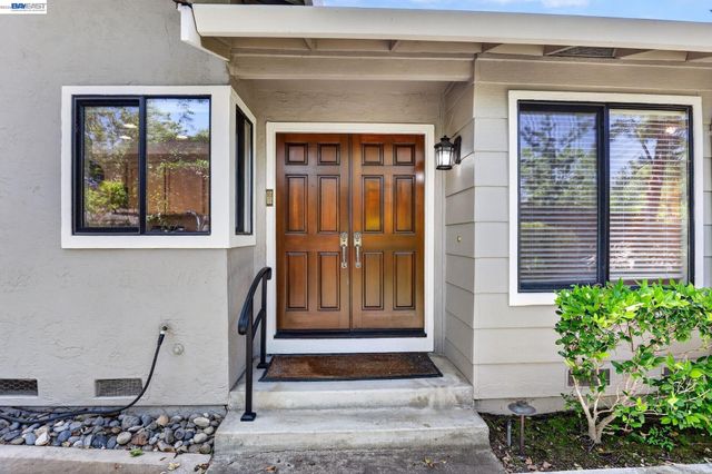 2266 Shoshone Cir, Danville, CA 94526