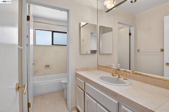 2266 Shoshone Cir, Danville, CA 94526