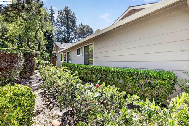 2266 Shoshone Cir, Danville, CA 94526