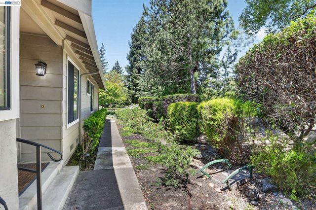 2266 Shoshone Cir, Danville, CA 94526