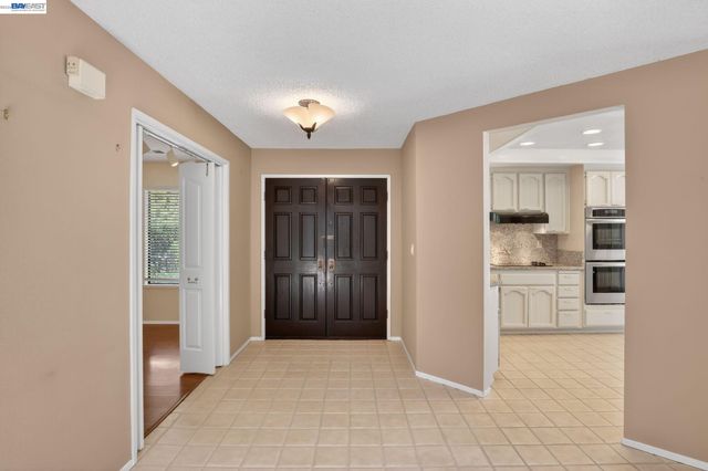 2266 Shoshone Cir, Danville, CA 94526