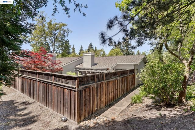 2266 Shoshone Cir, Danville, CA 94526